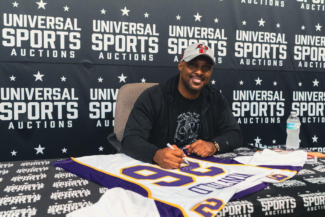 Antoine Winfield Signed White Player Football Jersey