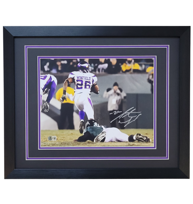 Antoine Winfield Signed & Professionally Framed 11x14 Photo #1